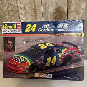 NIB Shrink Wrapped 1998 Revell Jeff Gordon DuPont 1:24 Scale Model Car Kit